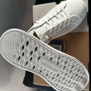 Hey dude, Karina, free size 9 white canvas mesh